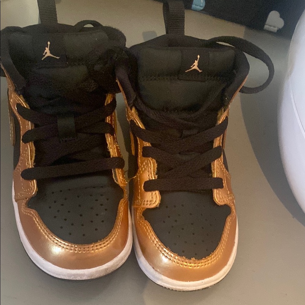 Jordan Kids' Black and Gold Sneakers